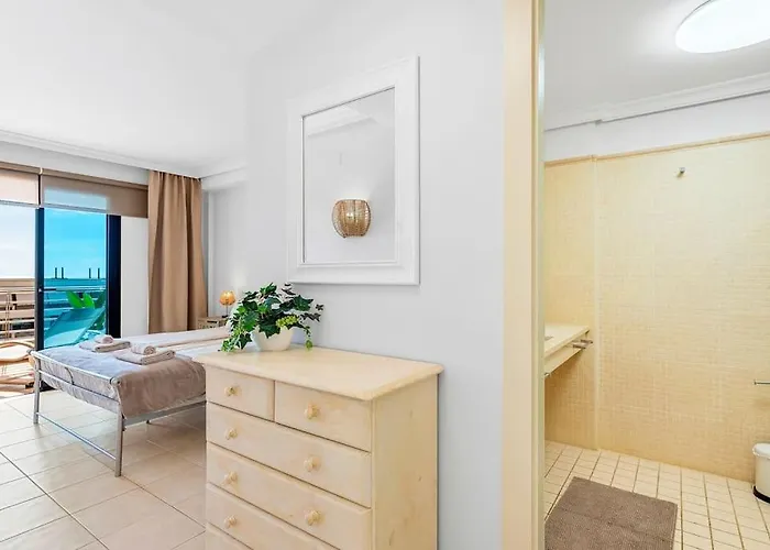 2bdr Ocean And La Gomera Vista Getaway