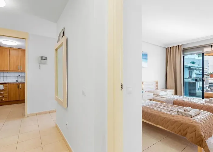 2bdr Ocean And La Gomera Vista Getaway