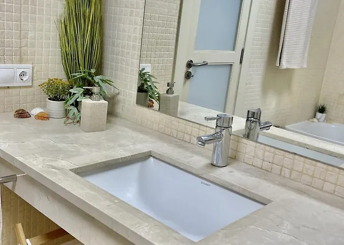 2bdr Ocean And La Gomera Vista Getaway